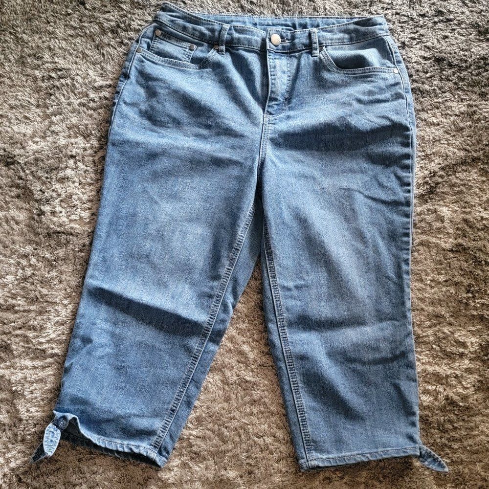 Women's Christopher and Banks Capri Jeans Size 6